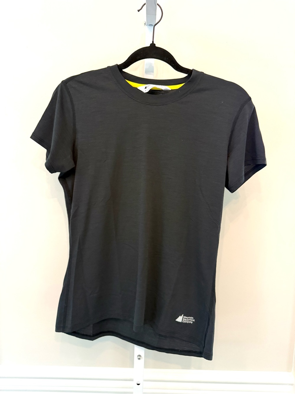 Mountain Equipment Company Merino Wool Blend Short Sleeve Tee Black Sz M